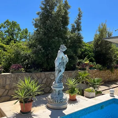 Apartmán With Swimming Pool *