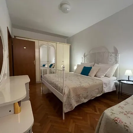 아파트 With Swimming Pool 젤사